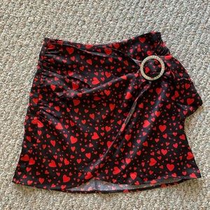 Silky heart pattern wrap skirt w/rhinestone buckle